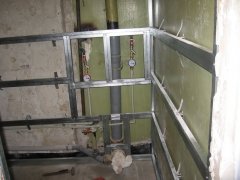 Фото помещения, подготовленного для отделки ПВХ панелями